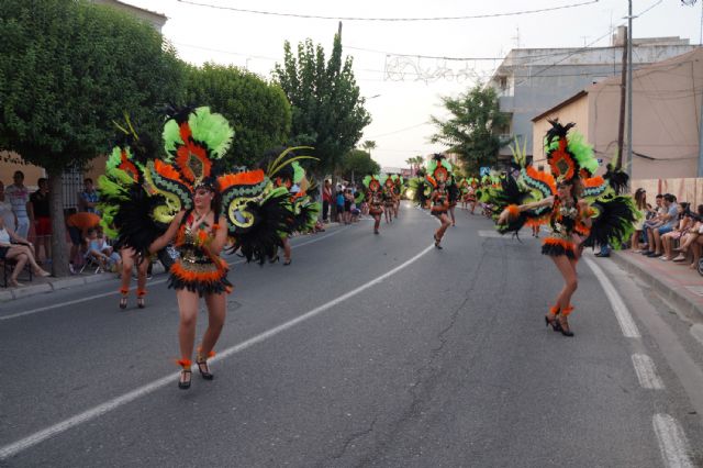 Las carrozas y comparsas llenan las calles torreñas de bailes, disfraces y diversión con su tradicional desfile - 1, Foto 1