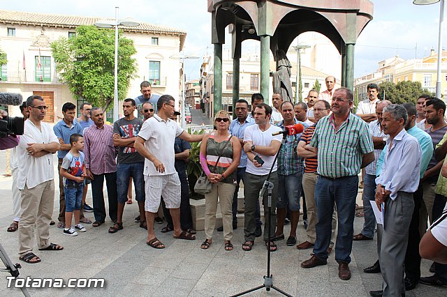 Minuto de silencio y lectura de manifiesto - 28