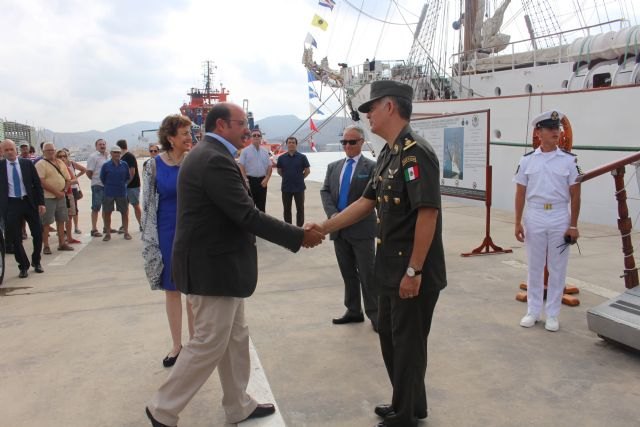 Pedro Antonio Sánchez subraya que el buque escuela ´Cuauhtémoc´ de la Armada mexicana es un ejemplo de unidad entre naciones - 1, Foto 1