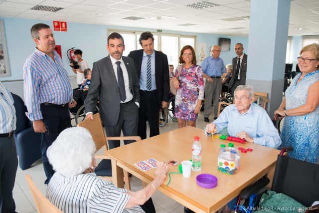 López destaca la labor social de los que cuidan a personas mayores - 4, Foto 4