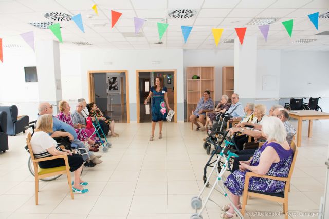 López destaca la labor social de los que cuidan a personas mayores - 5, Foto 5