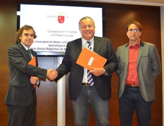 La Comunidad da un paso decisivo para la implantación del ´Bono Único Regional´ de transporte en autobús - 1, Foto 1