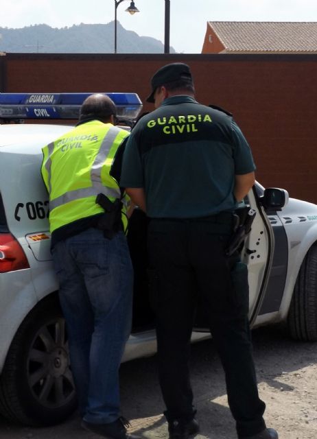 La Guardia Civil detiene a dos jóvenes por más de una veintena de robos en viviendas de Murcia - 3, Foto 3