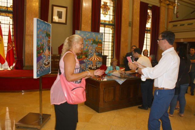 Centenares de murcianos consiguen el cartel de la Feria de Murcia firmado por Carmen Artigas - 4, Foto 4