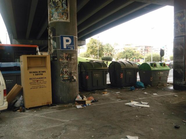 15 operarios quitan chicles en Santo Domingo mientras la suciedad invade algunos barrios y pedanías - 1, Foto 1