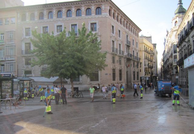 15 operarios quitan chicles en Santo Domingo mientras la suciedad invade algunos barrios y pedanías - 2, Foto 2