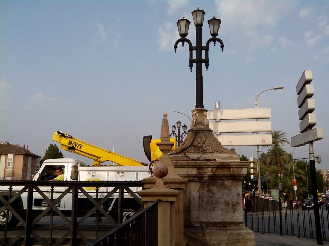 HUERMUR denuncia al Ayuntamiento ante Cultura por colocar nuevos maceteros en el Puente Viejo de Murcia - 3, Foto 3
