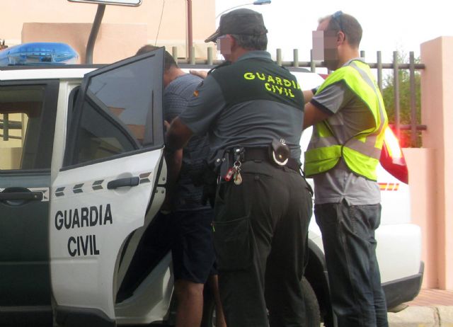 La Guardia Civil detiene al presunto autor de una quincena de robos en vehículos estacionados en zonas turísticas - 2, Foto 2