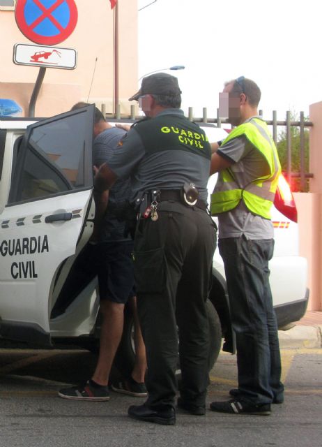 La Guardia Civil detiene al presunto autor de una quincena de robos en vehículos estacionados en zonas turísticas - 3, Foto 3