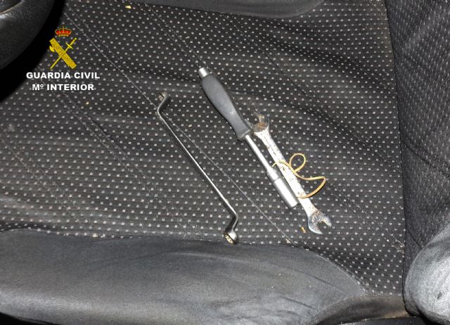 La Guardia Civil sorprende a dos personas mientras cometían un robo en un almacén de fruta en Jumilla - 2, Foto 2