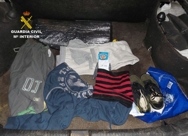 La Guardia Civil sorprende a dos personas mientras cometían un robo en un almacén de fruta en Jumilla - 5, Foto 5