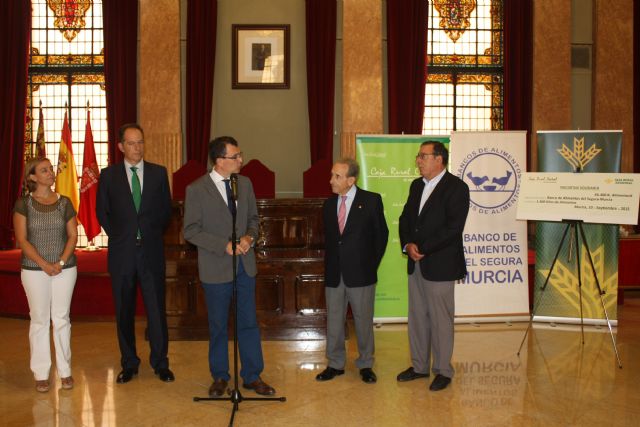 Caja Rural dona 1.400 kilos de alimentos conseguidos por las pedaladas que dieron los murcianos en la bicicleta solidaria - 2, Foto 2