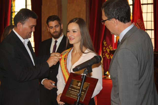 Los cargos festeros de Moros y Cristianos visitan el Ayuntamiento horas antes de su bienvenida - 4, Foto 4