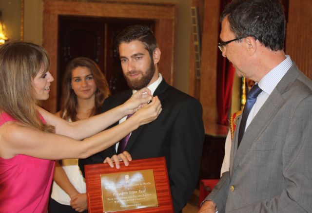 Los cargos festeros de Moros y Cristianos visitan el Ayuntamiento horas antes de su bienvenida - 5, Foto 5