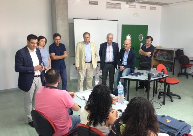 El 43 por ciento de los desempleados que realizan cursos del SEF obtienen un contrato en los seis meses siguientes a su finalización - 1, Foto 1