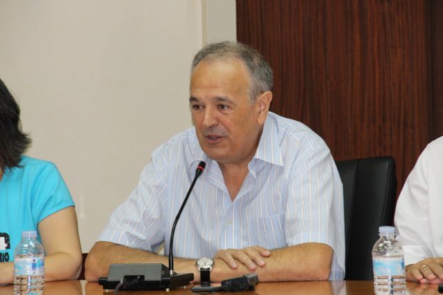 Esta mañana la peña El Cocotazo, cumpliendo con la tradicin, presentaba al 29° pregonero de la Feria y Fiestas Patronales de Alhama, que este año ser Alfonso Cern Aledo, Foto 1