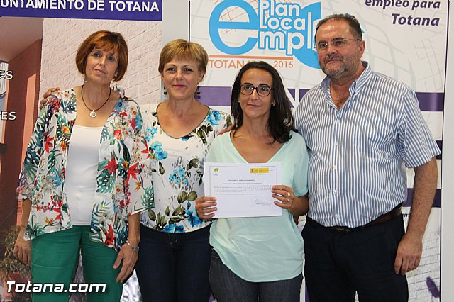 Se entregan los diplomas acreditativos a las participantes en el Curso 