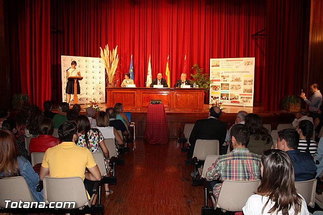 El IES Juan de la Cierva de Totana celebra el X Aniversario de Bachillerato Internacional - 4