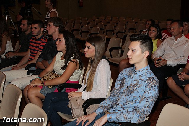 El IES Juan de la Cierva de Totana celebra el X Aniversario de Bachillerato Internacional - 13