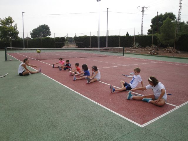 Comienza la Escuela de Tenis Kuore en las pistas del Polideportivo y la Ciudad Deportiva, Foto 2