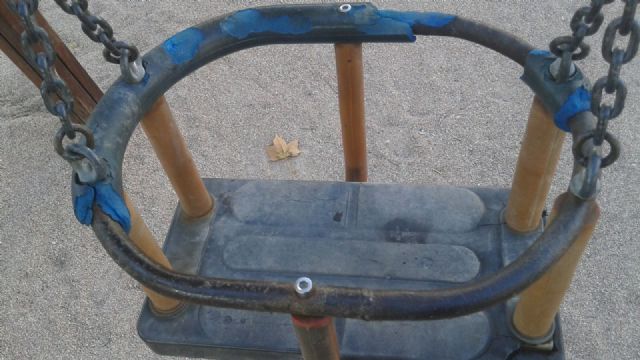 Ciudadanos Lorca denuncia el mal estado y el nivel de peligrosidad del parque infantil de la Peñica - 1, Foto 1