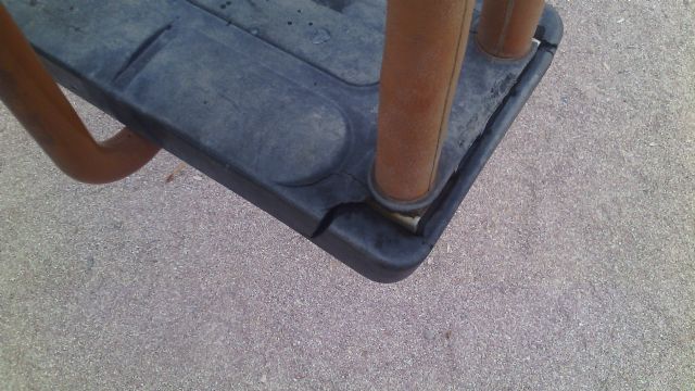 Ciudadanos Lorca denuncia el mal estado y el nivel de peligrosidad del parque infantil de la Peñica - 2, Foto 2