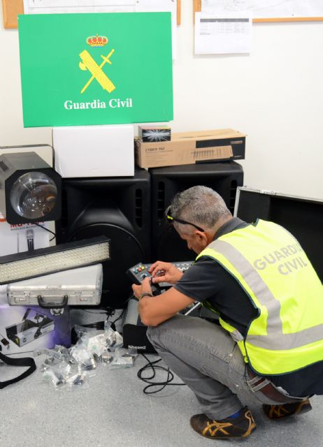 La Guardia Civil detiene al presunto autor de una serie de estafas a través de Internet - 2, Foto 2