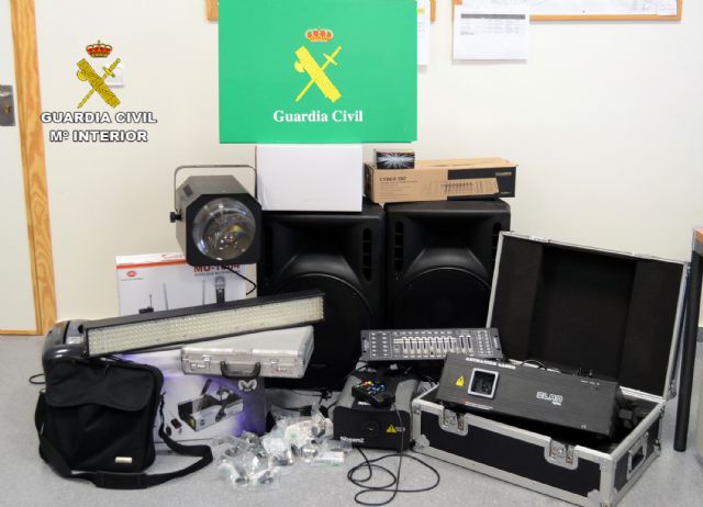 La Guardia Civil detiene al presunto autor de una serie de estafas a través de Internet - 4, Foto 4