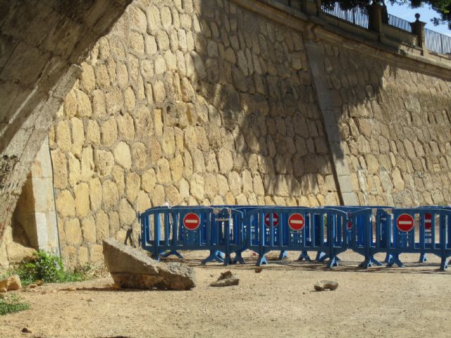 Ahora Murcia exige medidas urgentes ante la caída de un enorme pedrusco del puente viejo - 4, Foto 4