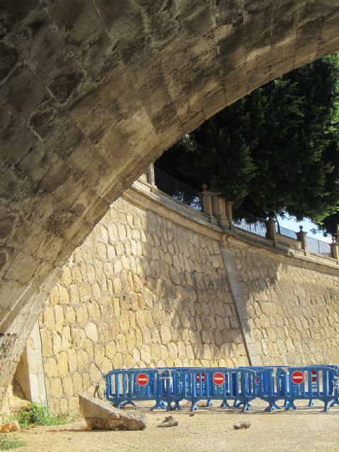 Ahora Murcia exige medidas urgentes ante la caída de un enorme pedrusco del puente viejo - 5, Foto 5