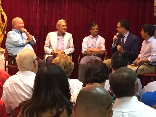 El Alcalde entrega el trofeo de Triunfador de la Feria 2014 a El Juli - 2, Foto 2