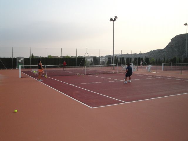 Comienza la Escuela de Tenis Kuore en las pistas del Polideportivo y la Ciudad Deportiva - 1