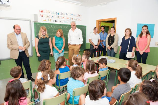 El Presidente regional destaca en Mazarrón la calidad de un sistema educativo con más becas e incremento de docentes - 1, Foto 1