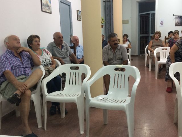 Representantes del Gobierno municipal se reúnen con vecinos del barrio de San José, Foto 1