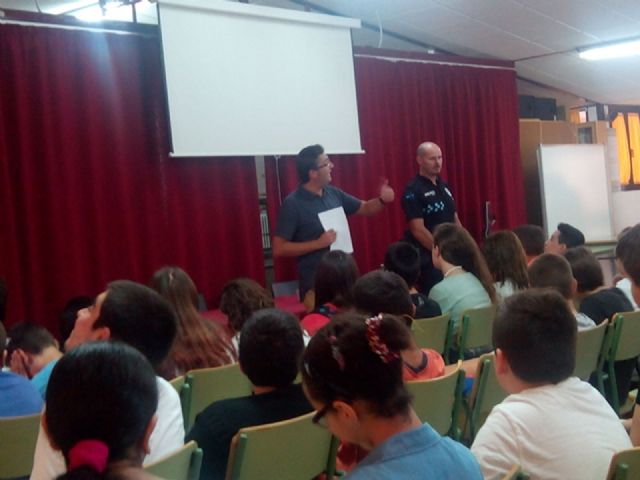 Los menores conocen de cerca el trabajo del Agente Tutor, Foto 1