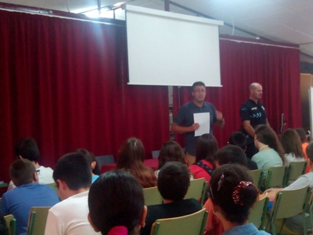 Los menores conocen de cerca el trabajo del Agente Tutor, Foto 2