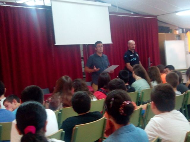 Los menores conocen de cerca el trabajo del Agente Tutor, Foto 3