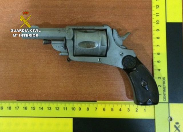 La Guardia Civil detiene a un octogenario por  malos tratos y tenencia ilícita de armas - 2, Foto 2