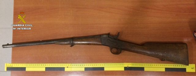 La Guardia Civil detiene a un octogenario por  malos tratos y tenencia ilícita de armas - 3, Foto 3
