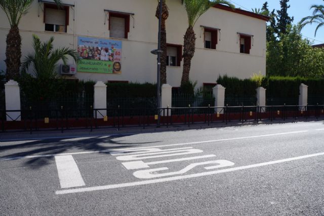 El Ayuntamiento torreño mejora la señalización horizontal de los accesos a los centros docentes - 3, Foto 3