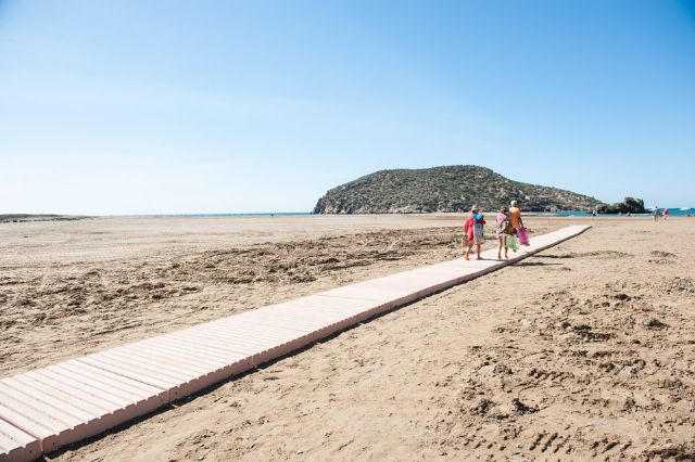 Las nuevas pasarelas mejoran el acceso a las playas del municipio, Foto 3
