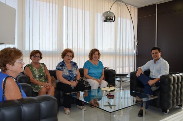 El Ayuntamiento renueva tres convenios por un valor 5.000 euros con asociaciones de Amas de Casa y Amigos del Belén - 2, Foto 2