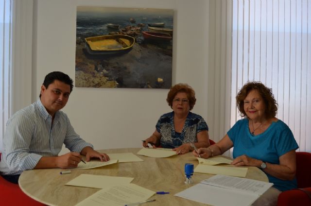 El Ayuntamiento renueva tres convenios por un valor 5.000 euros con asociaciones de Amas de Casa y Amigos del Belén - 3, Foto 3