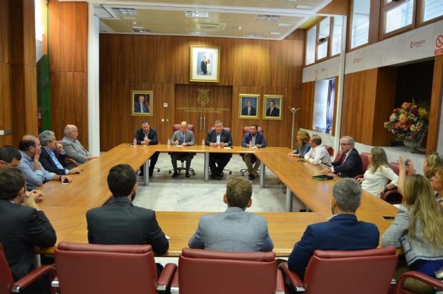 Comerciantes, empresarios y profesionales de Cartagena urgen la llegada inmediata del AVE a la Región - 1, Foto 1