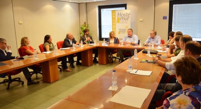 Fomento y los hosteleros consideran esencial la apertura del nuevo aeropuerto para el desarrollo del turismo en la Región - 1, Foto 1