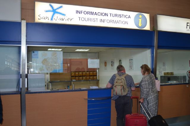 El Punto municipal de Información Turística ubicado en el Aeropuerto atendió a cerca de 2.000 usuarios desde su apertura - 2, Foto 2
