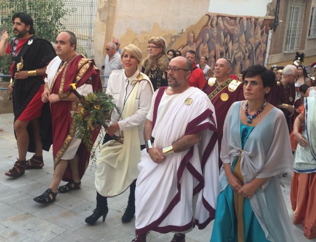 La consejera de Cultura y Portavocía participa en el inicio de las Fiestas de Carthagineses y Romanos portando el fuego sagrado - 1, Foto 1
