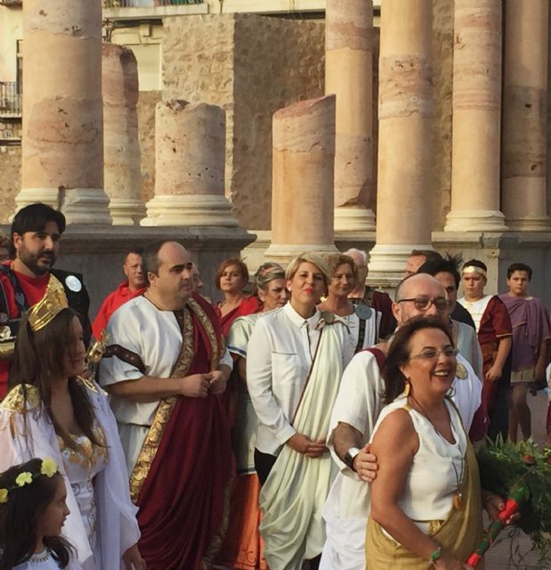 La consejera de Cultura y Portavocía participa en el inicio de las Fiestas de Carthagineses y Romanos portando el fuego sagrado - 2, Foto 2