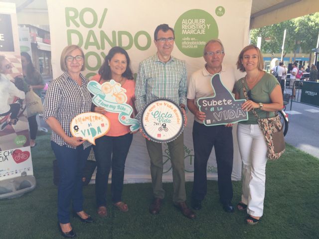 Numerosos murcianos abarrotan la Avenida de la Constitución y Jaime I para disfrutar con las actividades de la Ciclo Vida - 1, Foto 1