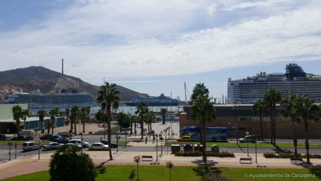 La tercera triple escala del año deja más de diez mil cruceristas - 1, Foto 1